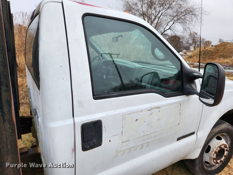 image for item KT9580 1999 Ford F550 Super Duty XL  flatbed truck