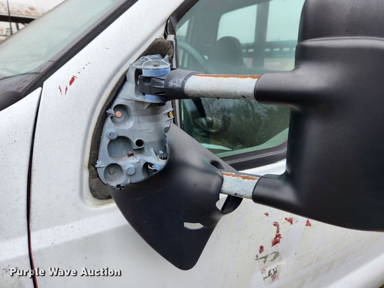 image for item KT9580 1999 Ford F550 Super Duty XL  flatbed truck