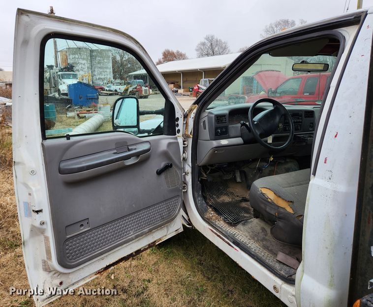 image for item KT9580 1999 Ford F550 Super Duty XL  flatbed truck