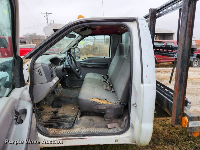 image for item KT9580 1999 Ford F550 Super Duty XL  flatbed truck