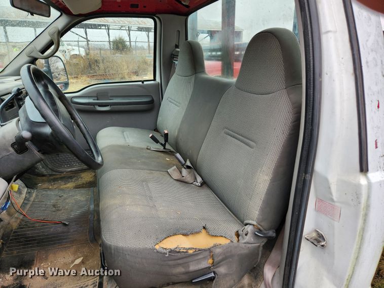 image for item KT9580 1999 Ford F550 Super Duty XL  flatbed truck