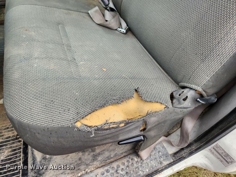 image for item KT9580 1999 Ford F550 Super Duty XL  flatbed truck