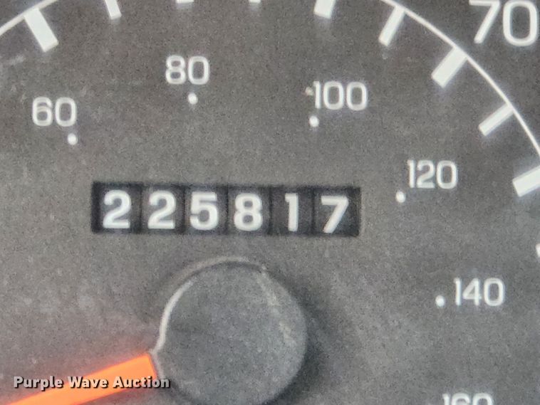 image for item KT9580 1999 Ford F550 Super Duty XL  flatbed truck