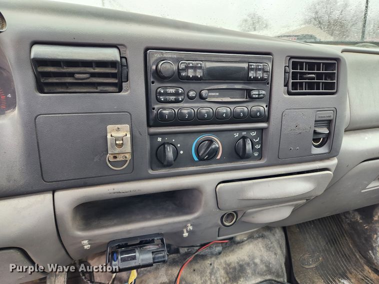 image for item KT9580 1999 Ford F550 Super Duty XL  flatbed truck