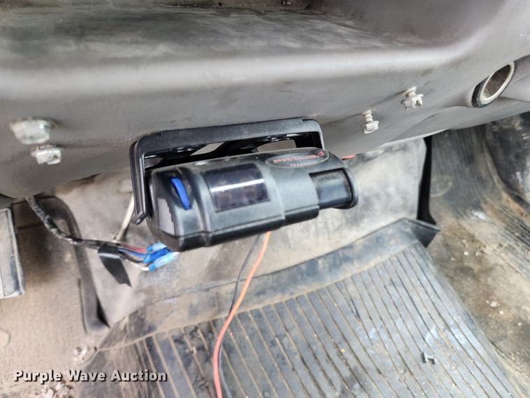 image for item KT9580 1999 Ford F550 Super Duty XL  flatbed truck