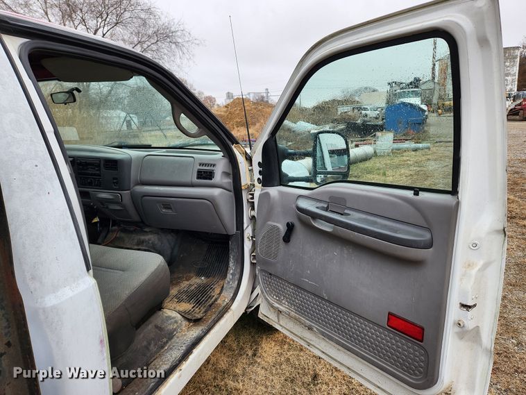 image for item KT9580 1999 Ford F550 Super Duty XL  flatbed truck