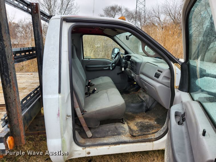 image for item KT9580 1999 Ford F550 Super Duty XL  flatbed truck