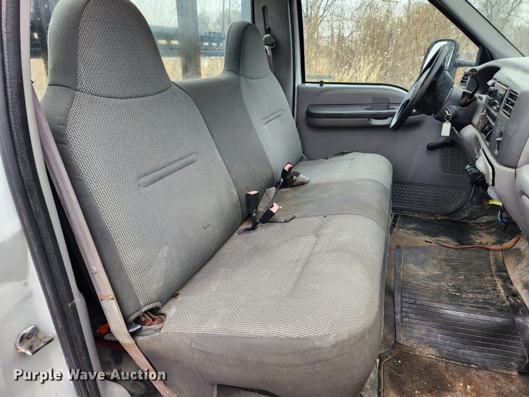 image for item KT9580 1999 Ford F550 Super Duty XL  flatbed truck