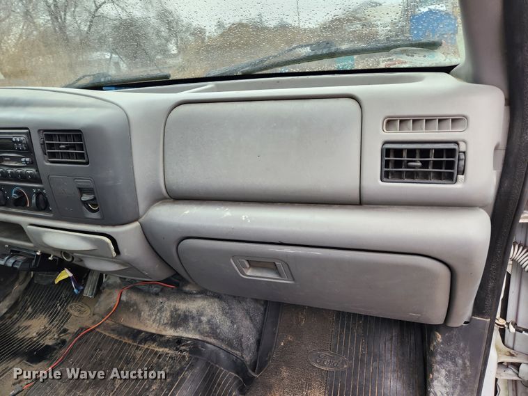 image for item KT9580 1999 Ford F550 Super Duty XL  flatbed truck