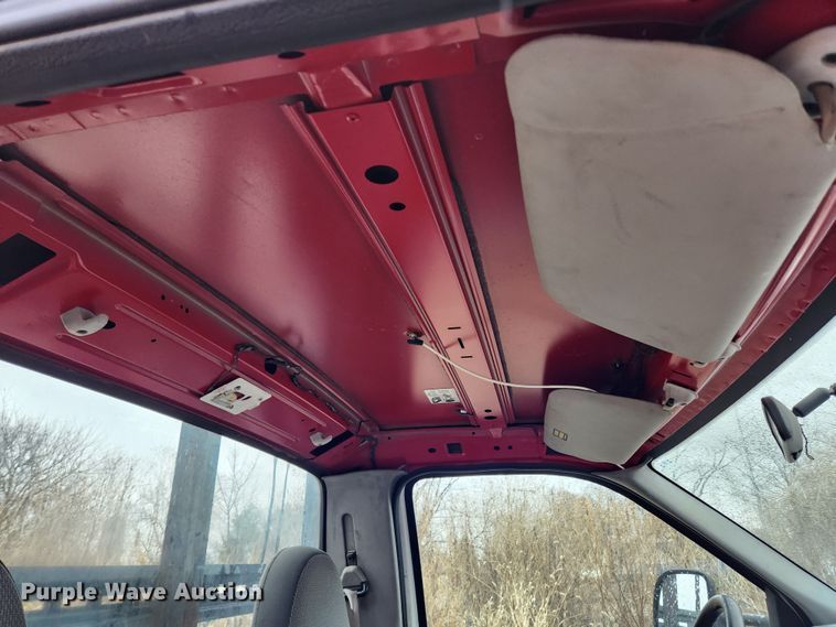 image for item KT9580 1999 Ford F550 Super Duty XL  flatbed truck