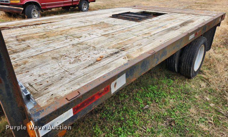 image for item KT9580 1999 Ford F550 Super Duty XL  flatbed truck