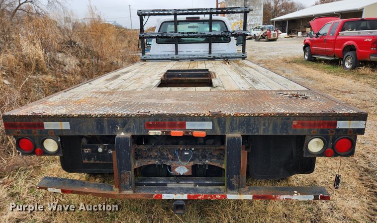 image for item KT9580 1999 Ford F550 Super Duty XL  flatbed truck