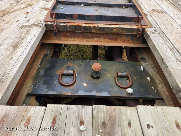 image for item KT9580 1999 Ford F550 Super Duty XL  flatbed truck