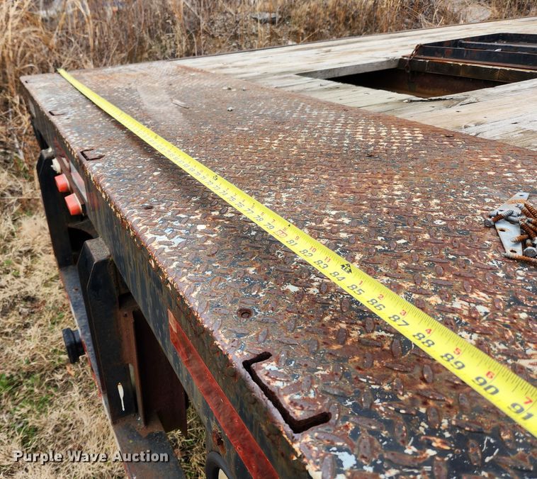 image for item KT9580 1999 Ford F550 Super Duty XL  flatbed truck