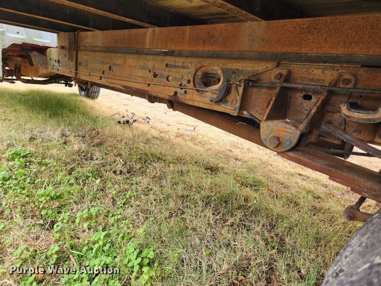 image for item KT9580 1999 Ford F550 Super Duty XL  flatbed truck