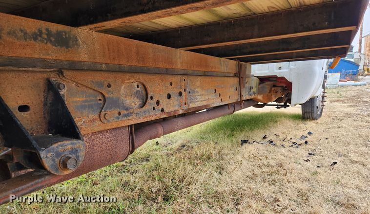 image for item KT9580 1999 Ford F550 Super Duty XL  flatbed truck