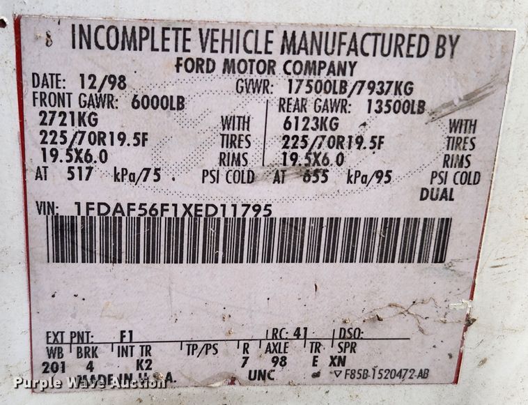 image for item KT9580 1999 Ford F550 Super Duty XL  flatbed truck