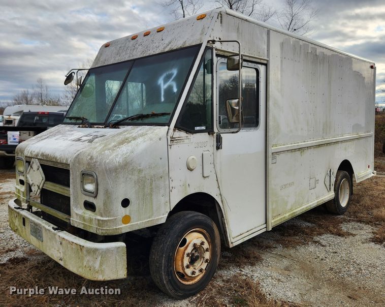 image for item KT9601 2001 Freightliner MT45  delivery truck