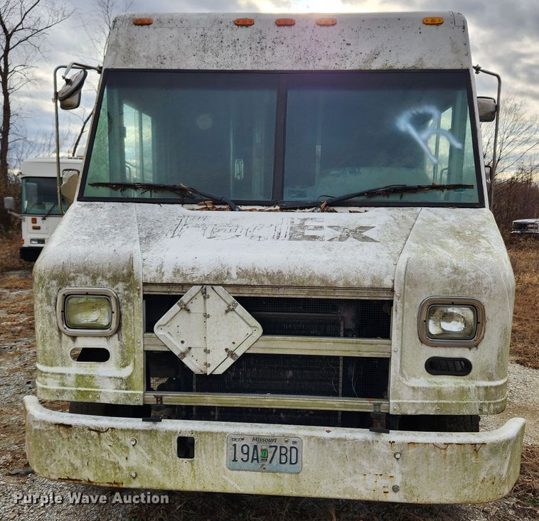 image for item KT9601 2001 Freightliner MT45  delivery truck