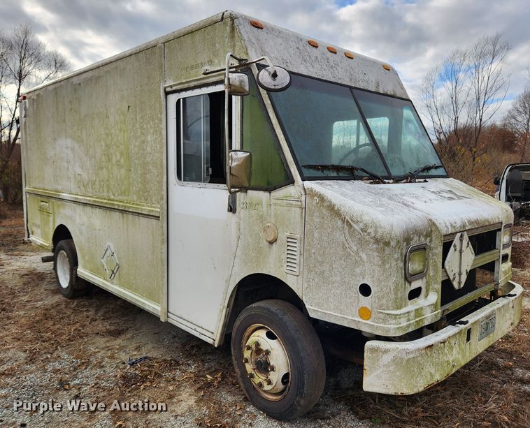 image for item KT9601 2001 Freightliner MT45  delivery truck