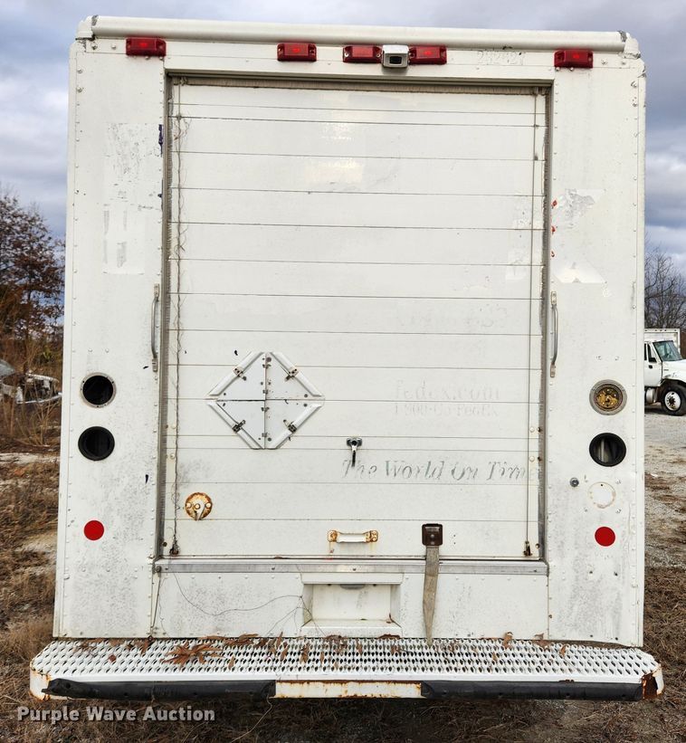 image for item KT9601 2001 Freightliner MT45  delivery truck