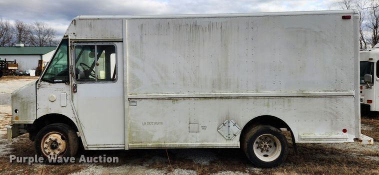 image for item KT9601 2001 Freightliner MT45  delivery truck