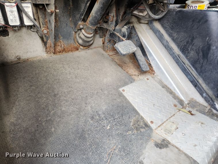 image for item KT9601 2001 Freightliner MT45  delivery truck