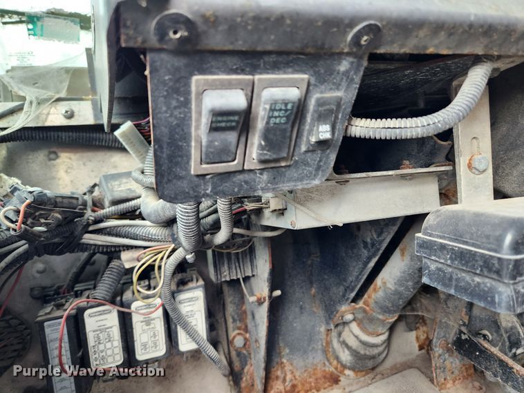 image for item KT9601 2001 Freightliner MT45  delivery truck