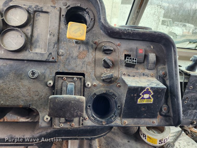 image for item KT9601 2001 Freightliner MT45  delivery truck