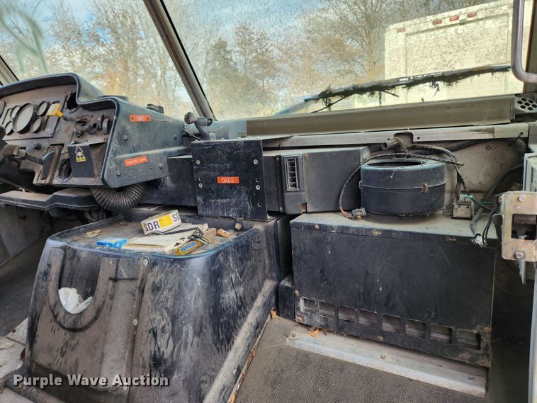 image for item KT9601 2001 Freightliner MT45  delivery truck