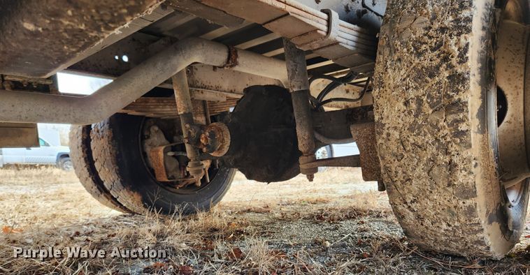 image for item KT9601 2001 Freightliner MT45  delivery truck