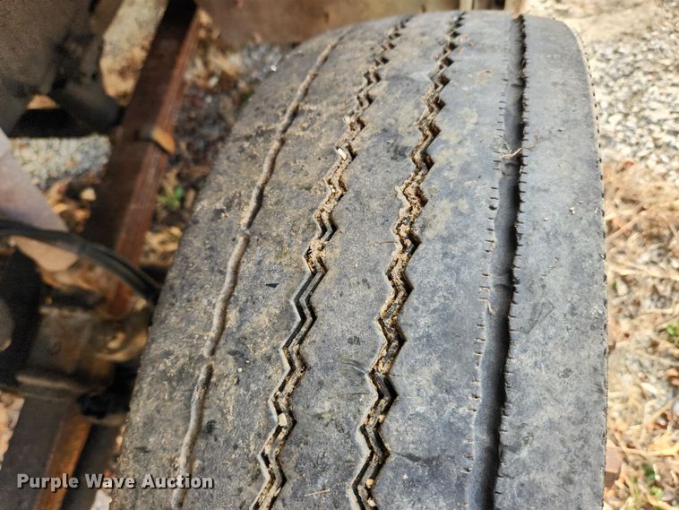 image for item KT9601 2001 Freightliner MT45  delivery truck