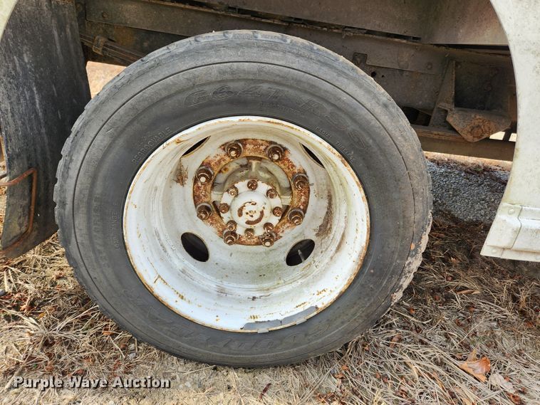 image for item KT9601 2001 Freightliner MT45  delivery truck