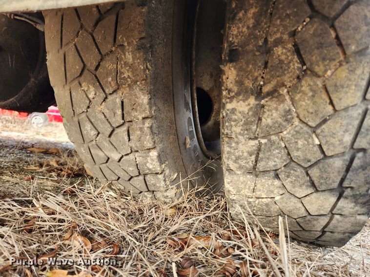 image for item KT9601 2001 Freightliner MT45  delivery truck