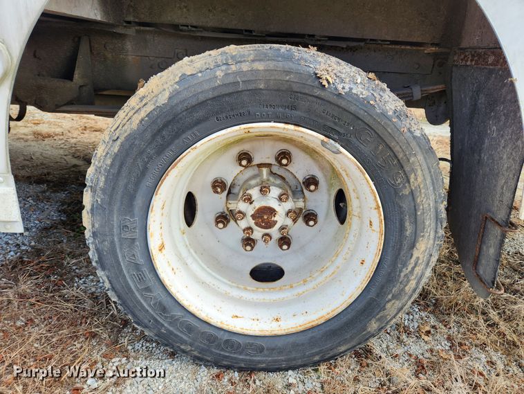 image for item KT9601 2001 Freightliner MT45  delivery truck