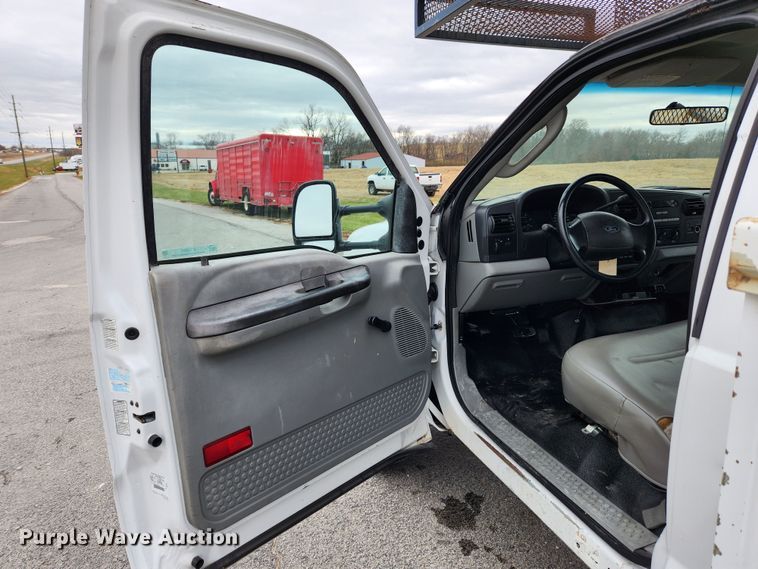 image for item KT9604 2005 Ford F550 Super Duty XL  utility / service truck