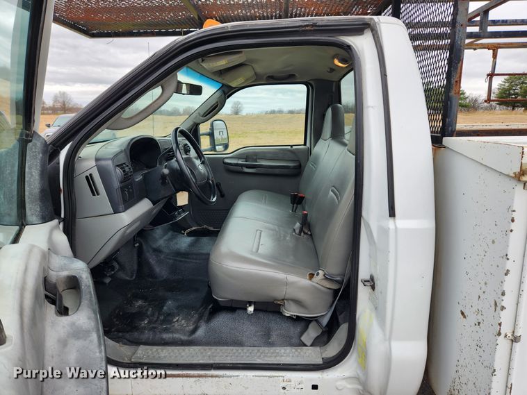 image for item KT9604 2005 Ford F550 Super Duty XL  utility / service truck