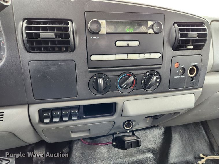 image for item KT9604 2005 Ford F550 Super Duty XL  utility / service truck