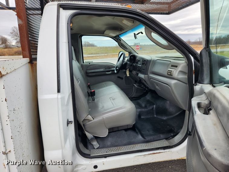 image for item KT9604 2005 Ford F550 Super Duty XL  utility / service truck
