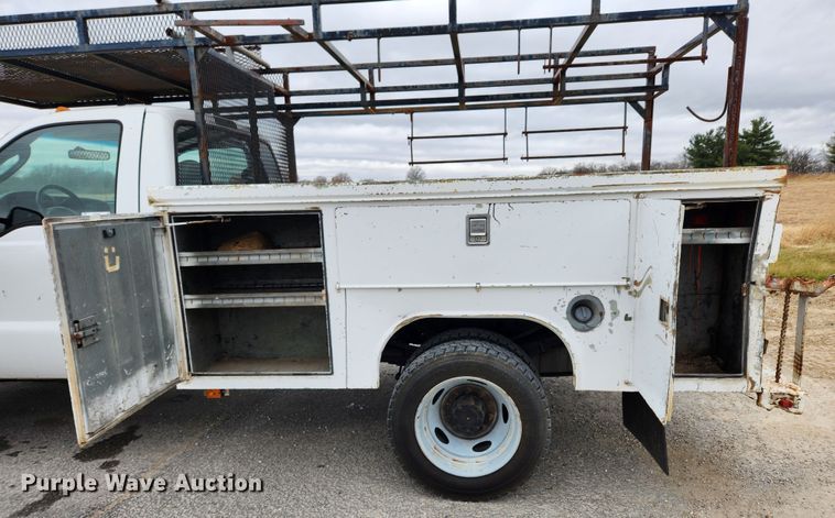 image for item KT9604 2005 Ford F550 Super Duty XL  utility / service truck