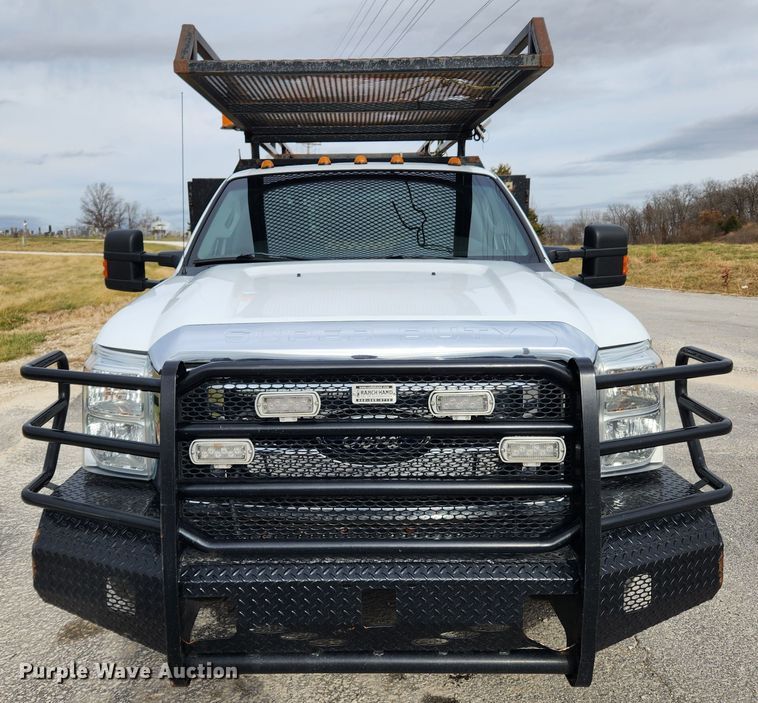 image for item KT9605 2011 Ford F350 Super Duty XLT  flatbed pickup truck