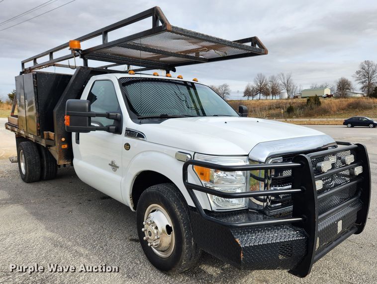 image for item KT9605 2011 Ford F350 Super Duty XLT  flatbed pickup truck