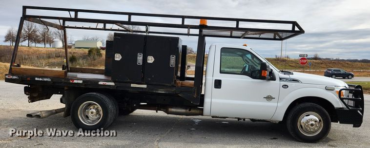 image for item KT9605 2011 Ford F350 Super Duty XLT  flatbed pickup truck