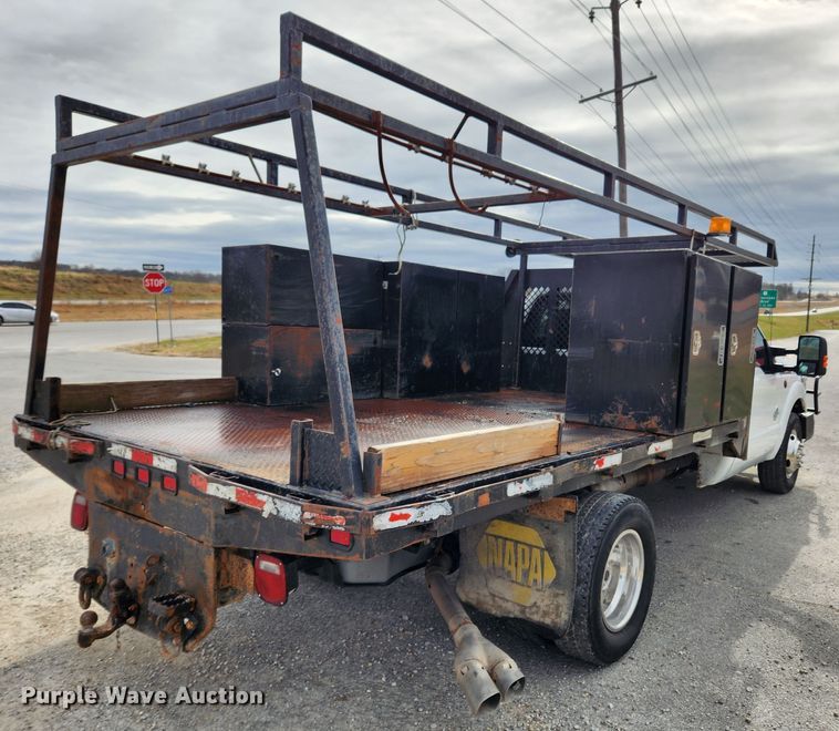 image for item KT9605 2011 Ford F350 Super Duty XLT  flatbed pickup truck