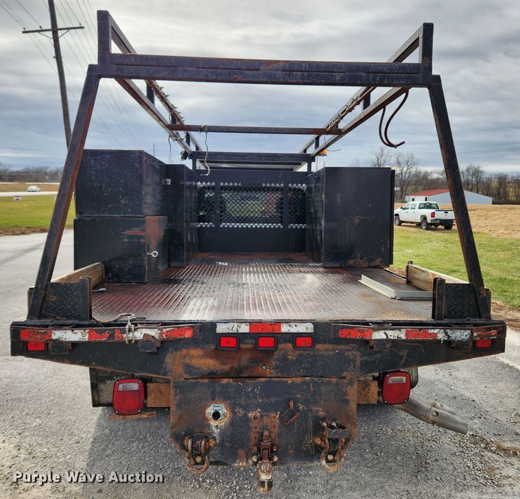 image for item KT9605 2011 Ford F350 Super Duty XLT  flatbed pickup truck