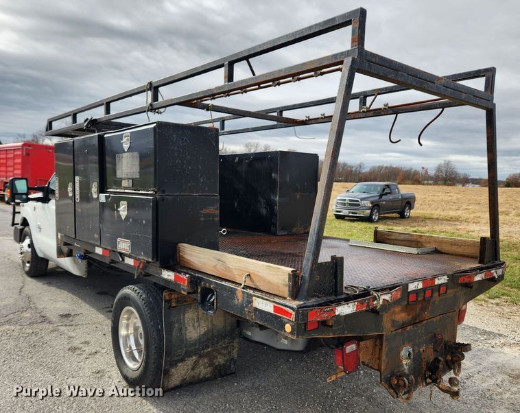 image for item KT9605 2011 Ford F350 Super Duty XLT  flatbed pickup truck