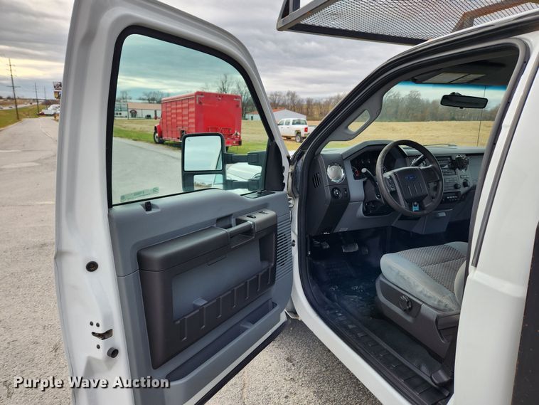 image for item KT9605 2011 Ford F350 Super Duty XLT  flatbed pickup truck