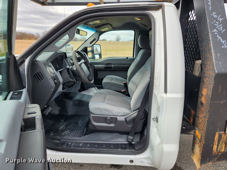 image for item KT9605 2011 Ford F350 Super Duty XLT  flatbed pickup truck