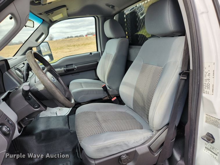 image for item KT9605 2011 Ford F350 Super Duty XLT  flatbed pickup truck