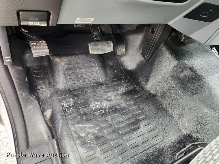 image for item KT9605 2011 Ford F350 Super Duty XLT  flatbed pickup truck